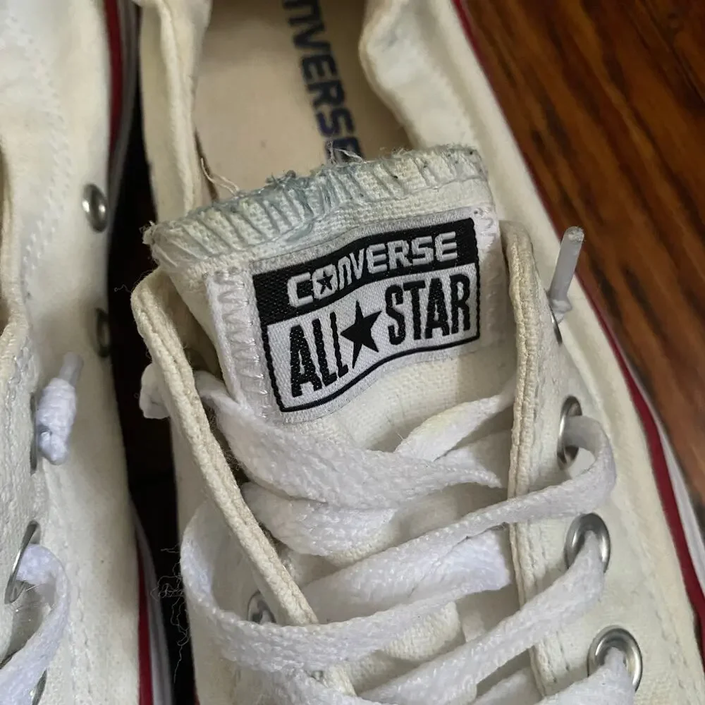 White Shoreline Slip On Low Top Sneakers Women’s 8 Converse